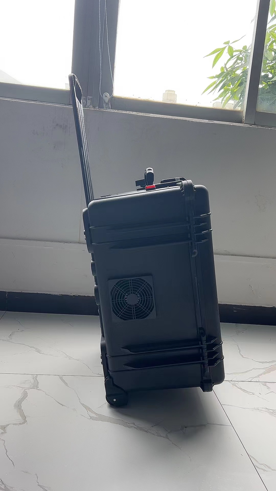 阿合奇手拉箱型移动通信干扰器
